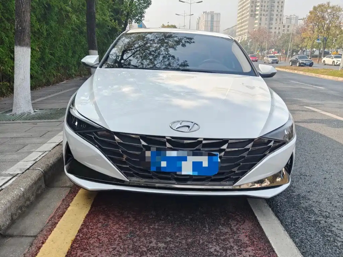 HYUNDAI ELANTRA
