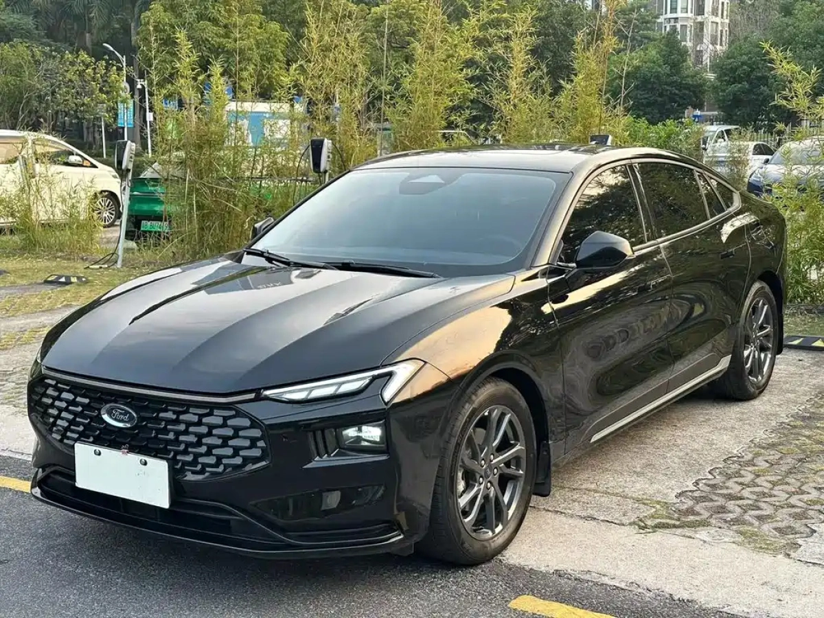 FORD MONDEO  2025