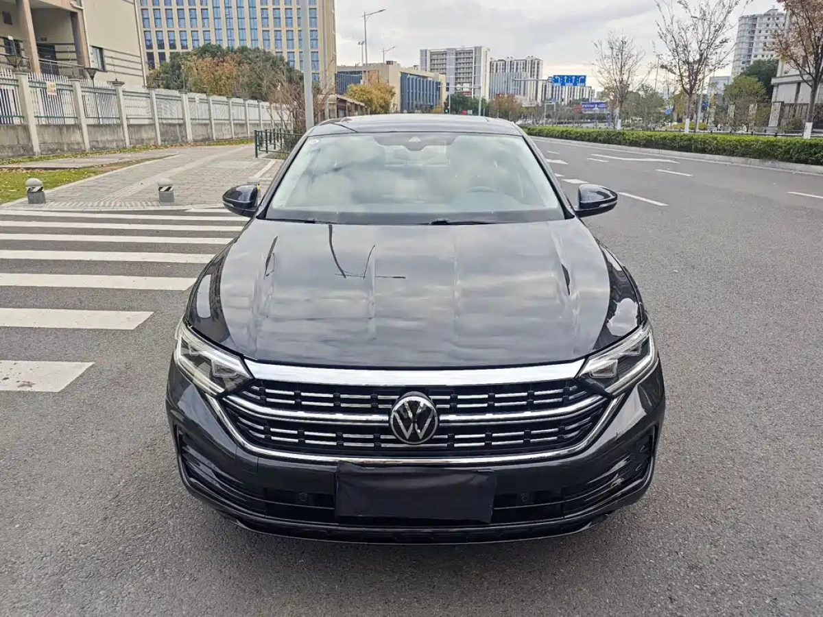 VOLKSWAGEN SAGITAR  2022