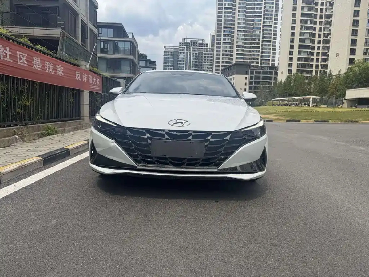 HYUNDAI ELANTRA