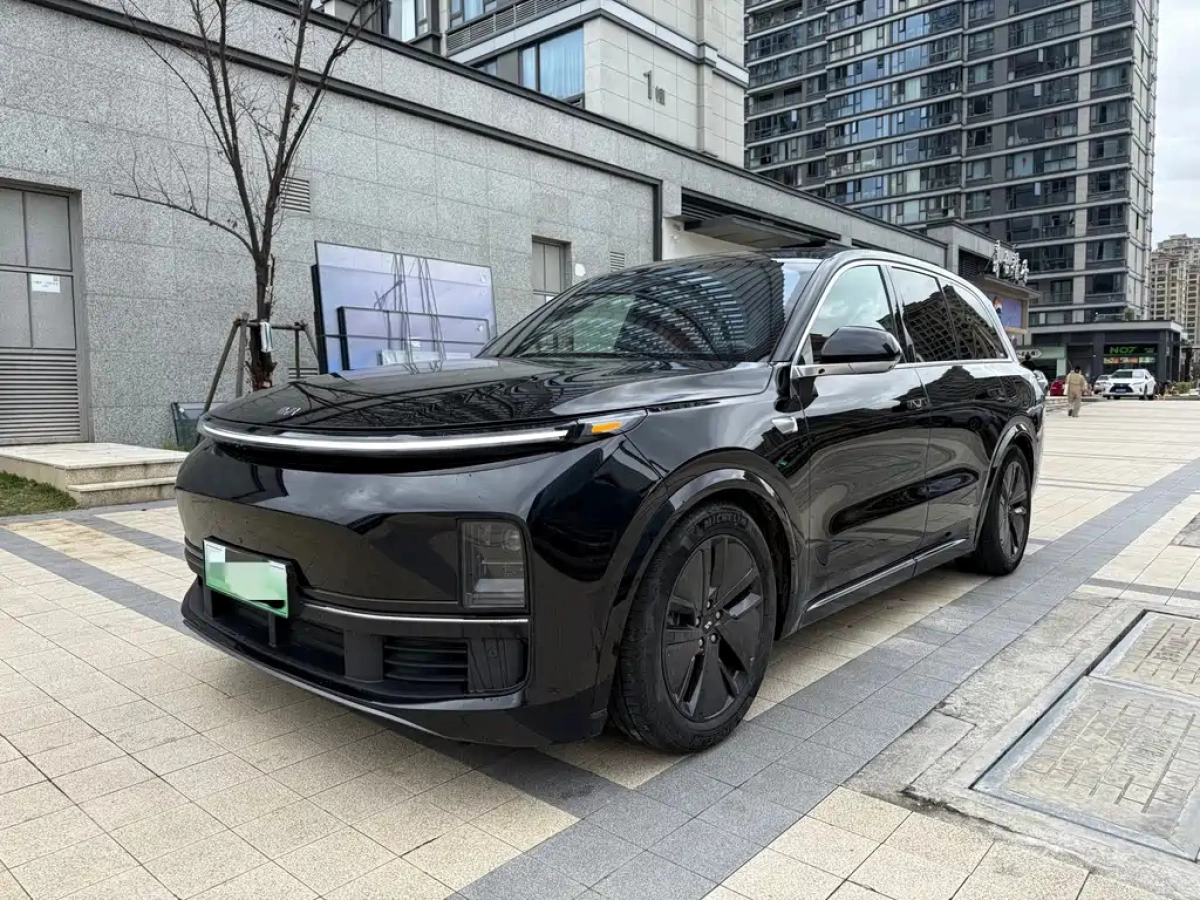 LI AUTO L8  2024