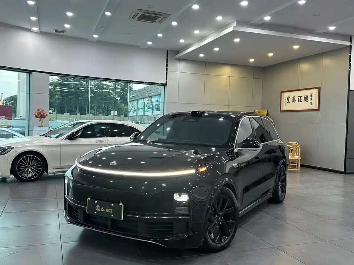 LI AUTO L8  2023