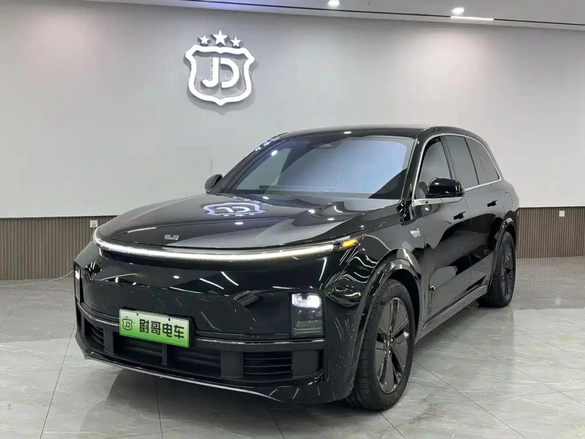 LI AUTO L8  2024