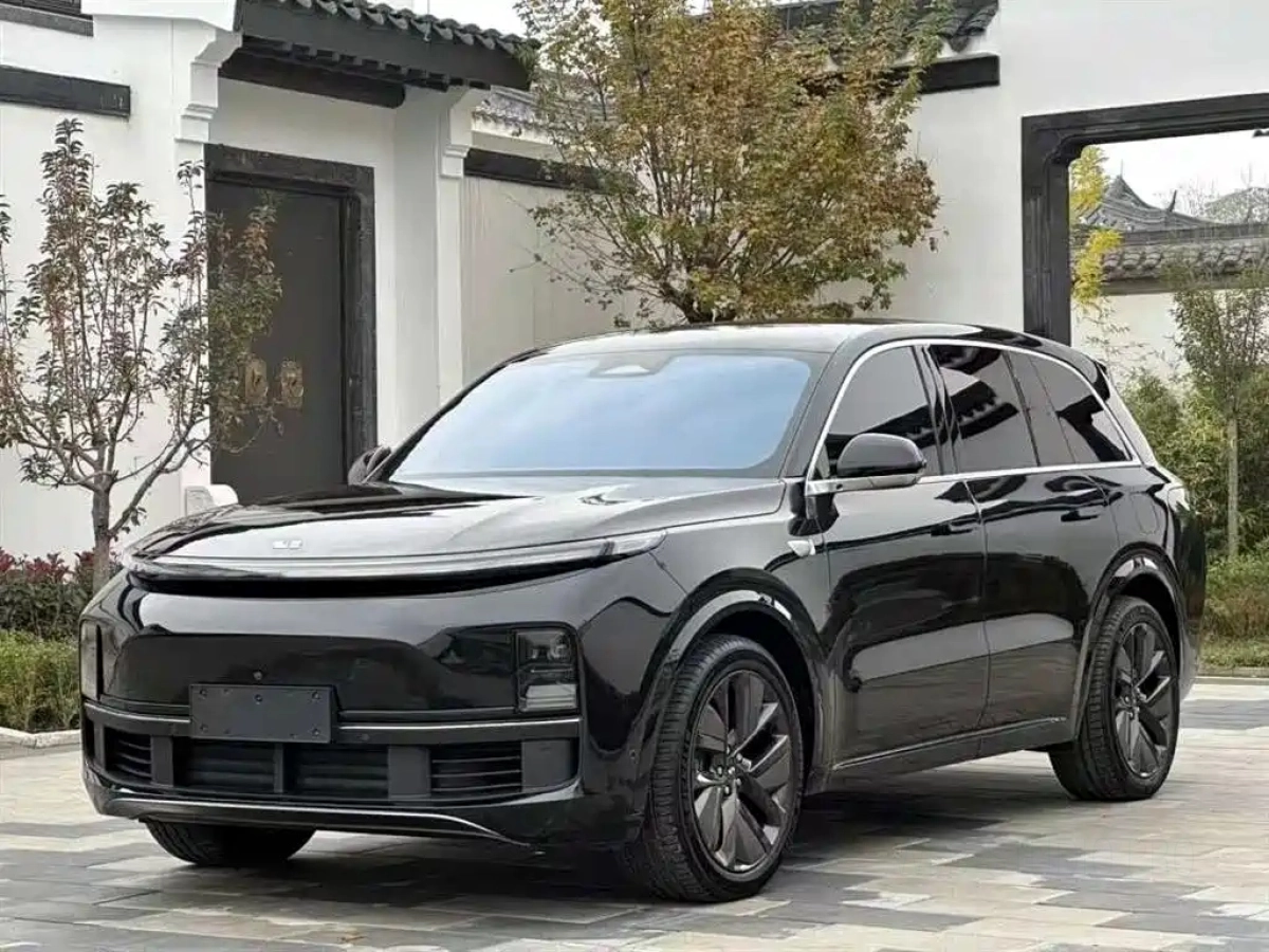 LI AUTO L8  2025