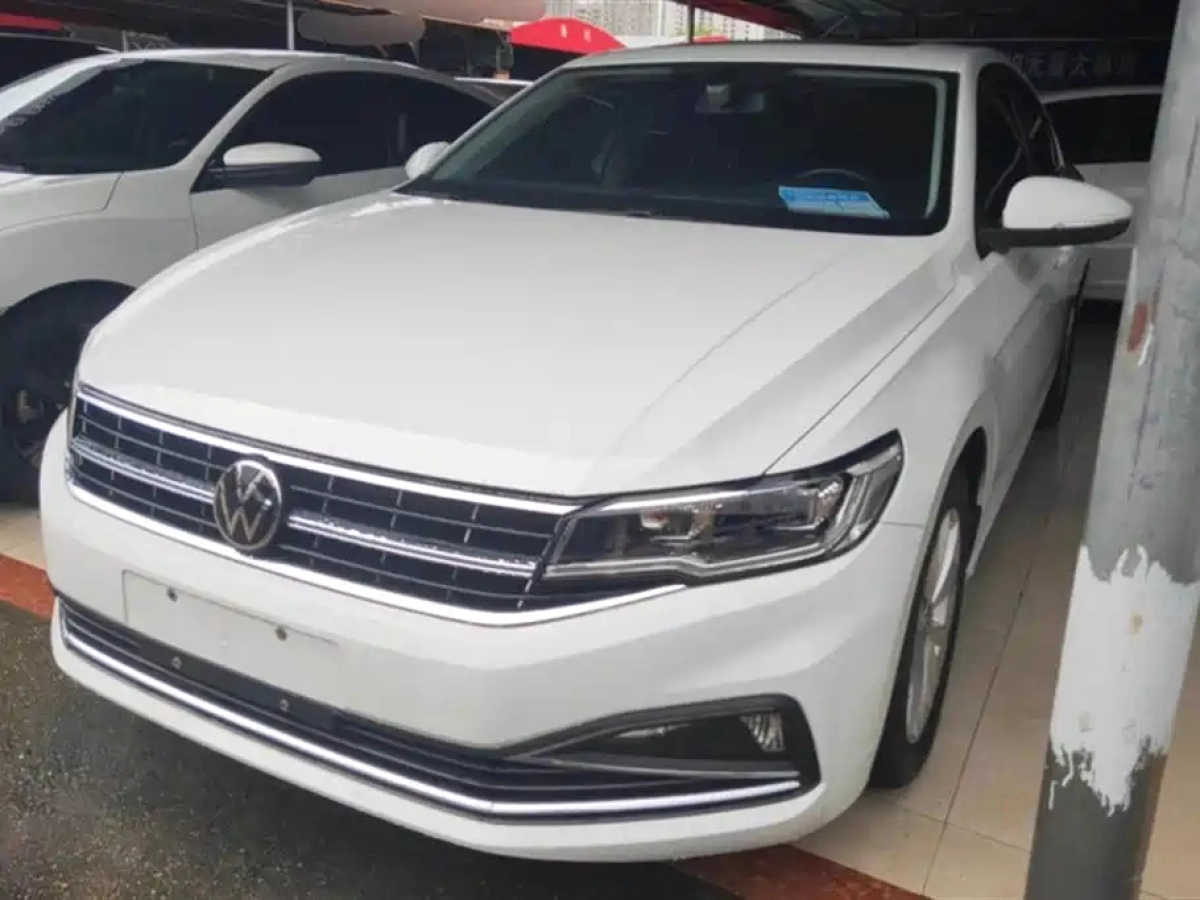 VOLKSWAGEN BORA  2022