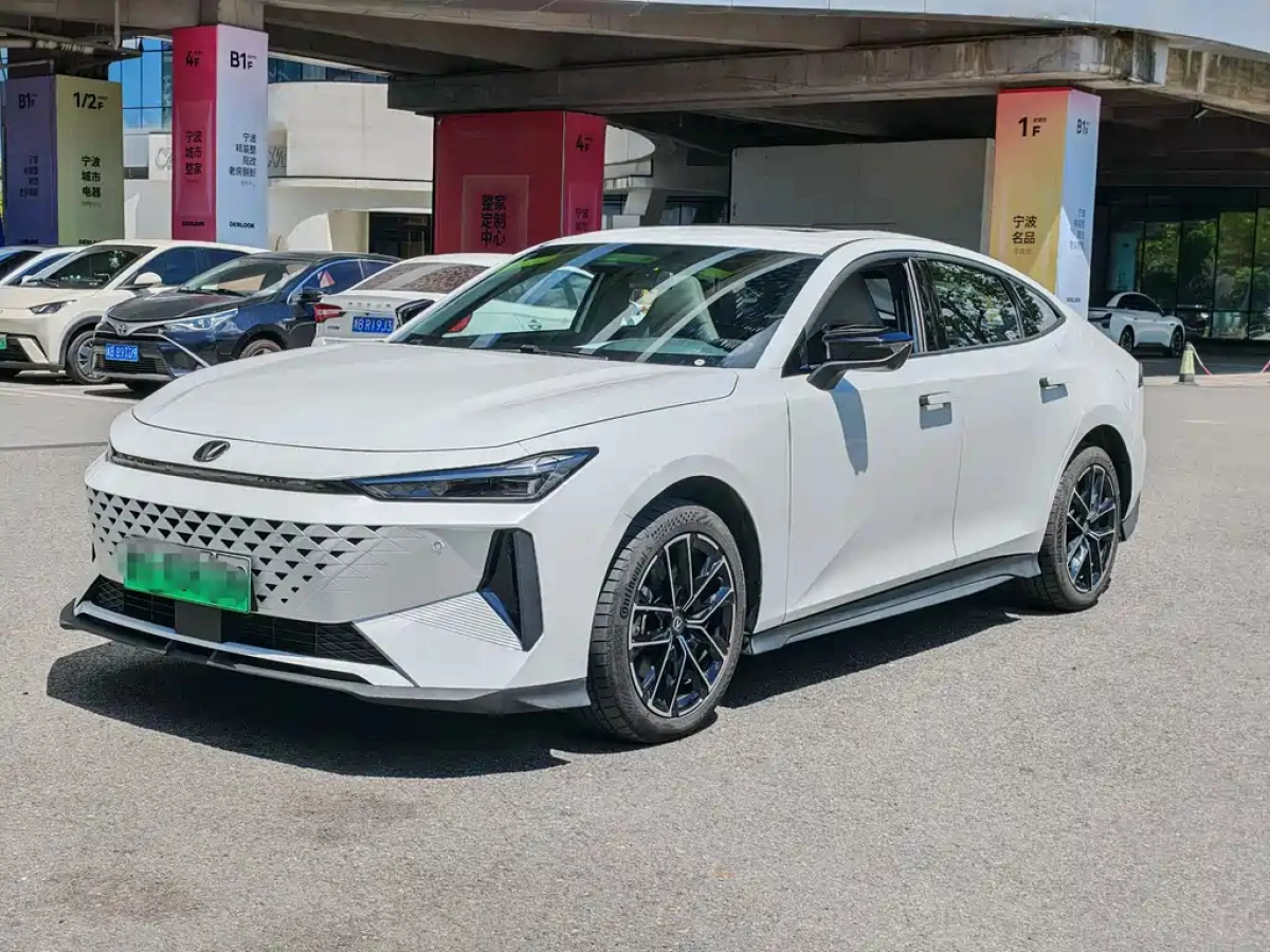 CHANGAN UNI-V SMART IDD  2024