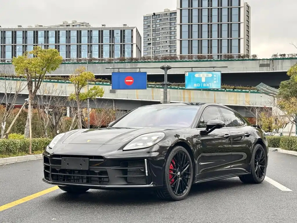 PORSCHE PANAMERA