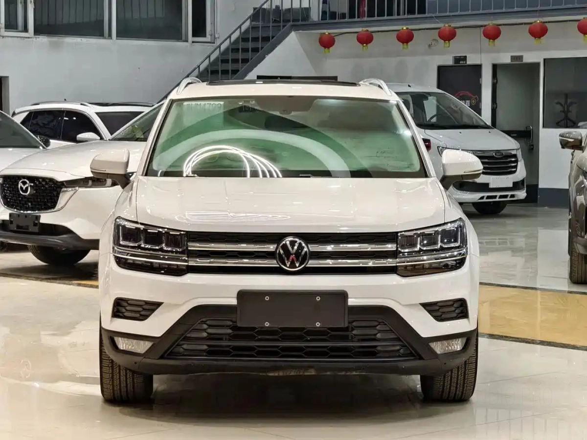 VOLKSWAGEN THARU  2022