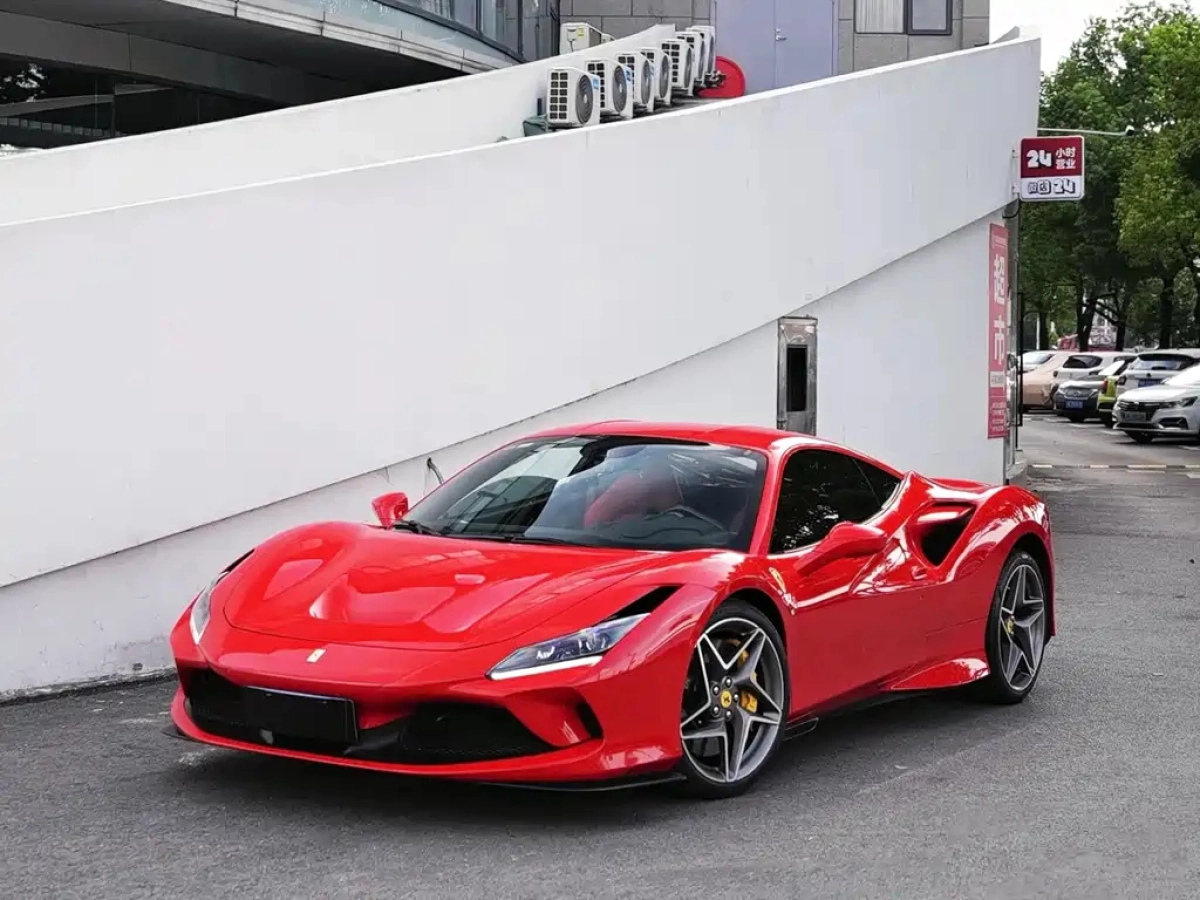FERRARI F8