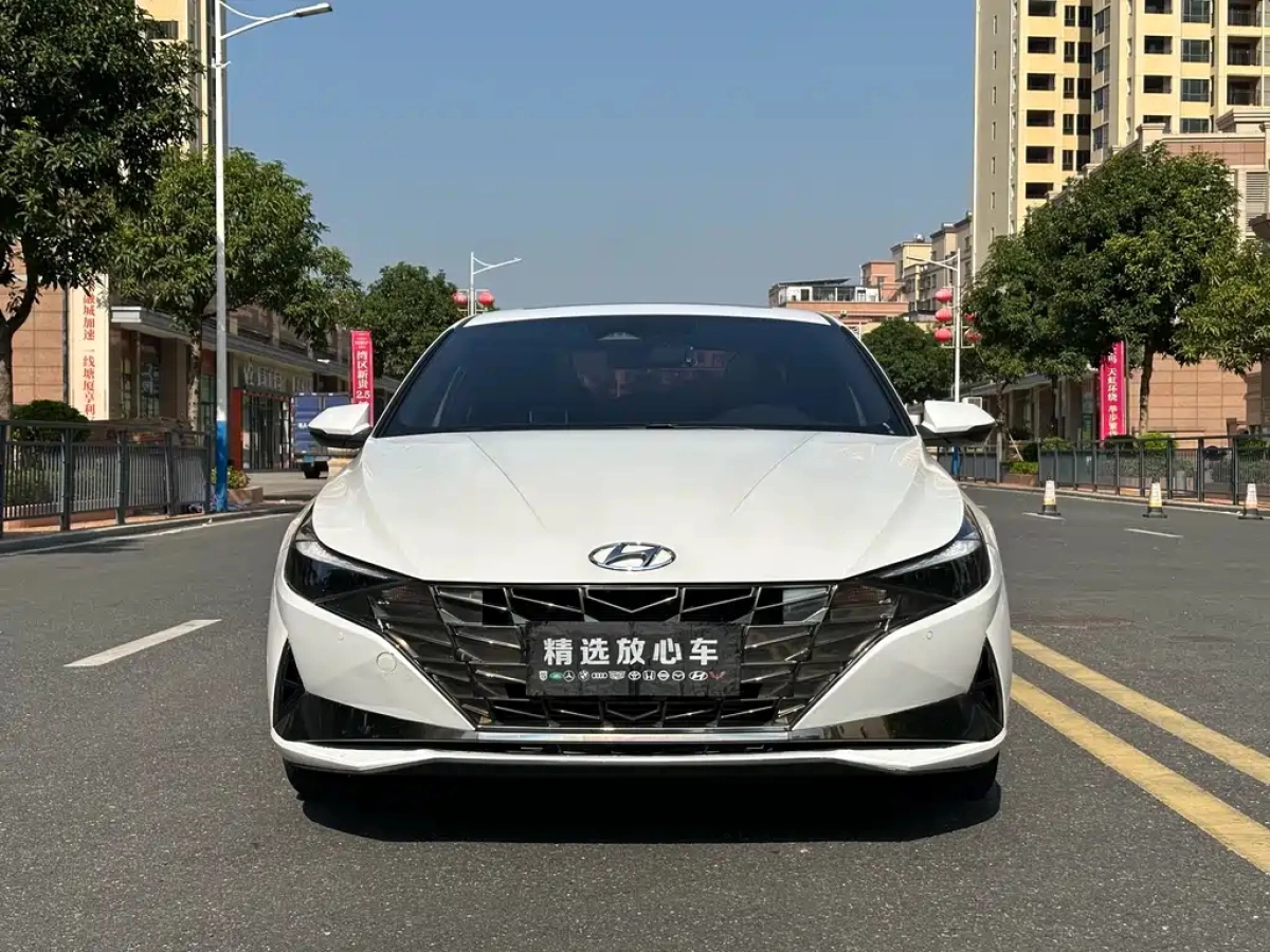 HYUNDAI ELANTRA