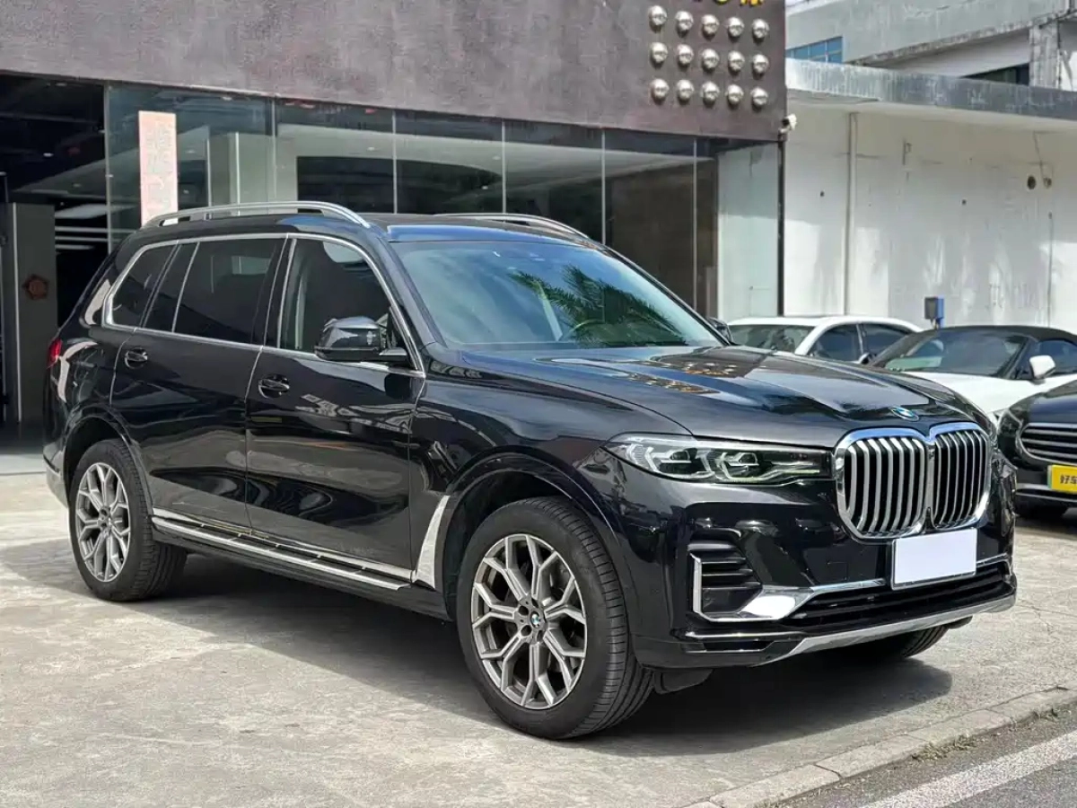 BMW X7  2021