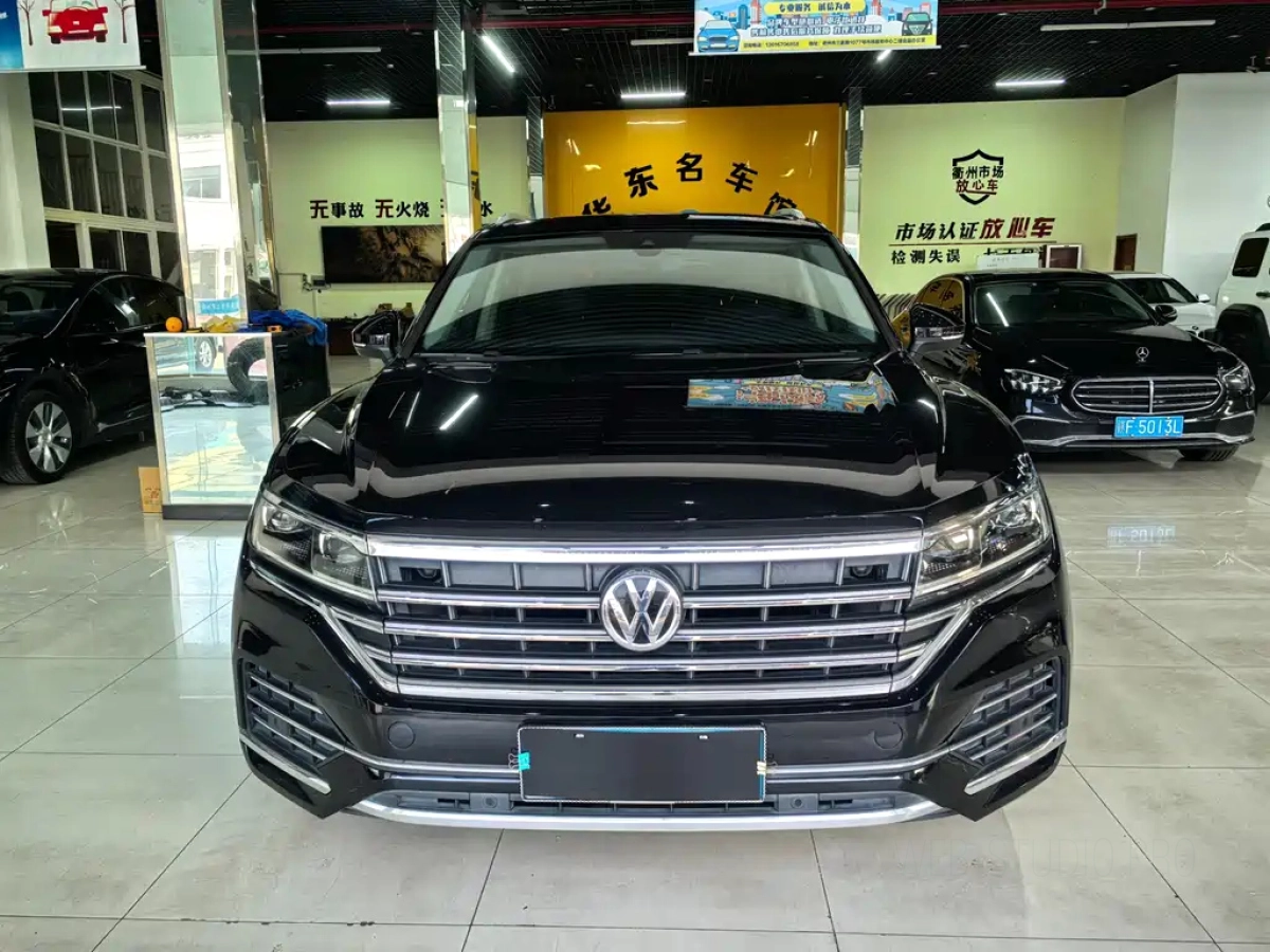 VOLKSWAGEN TOUAREG