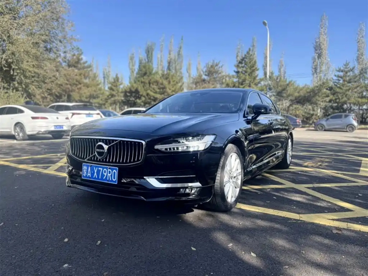 VOLVO S90