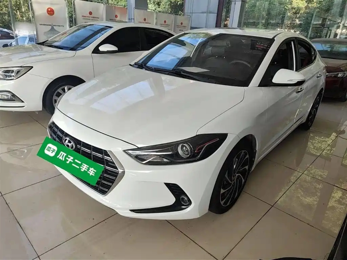 HYUNDAI ELANTRA