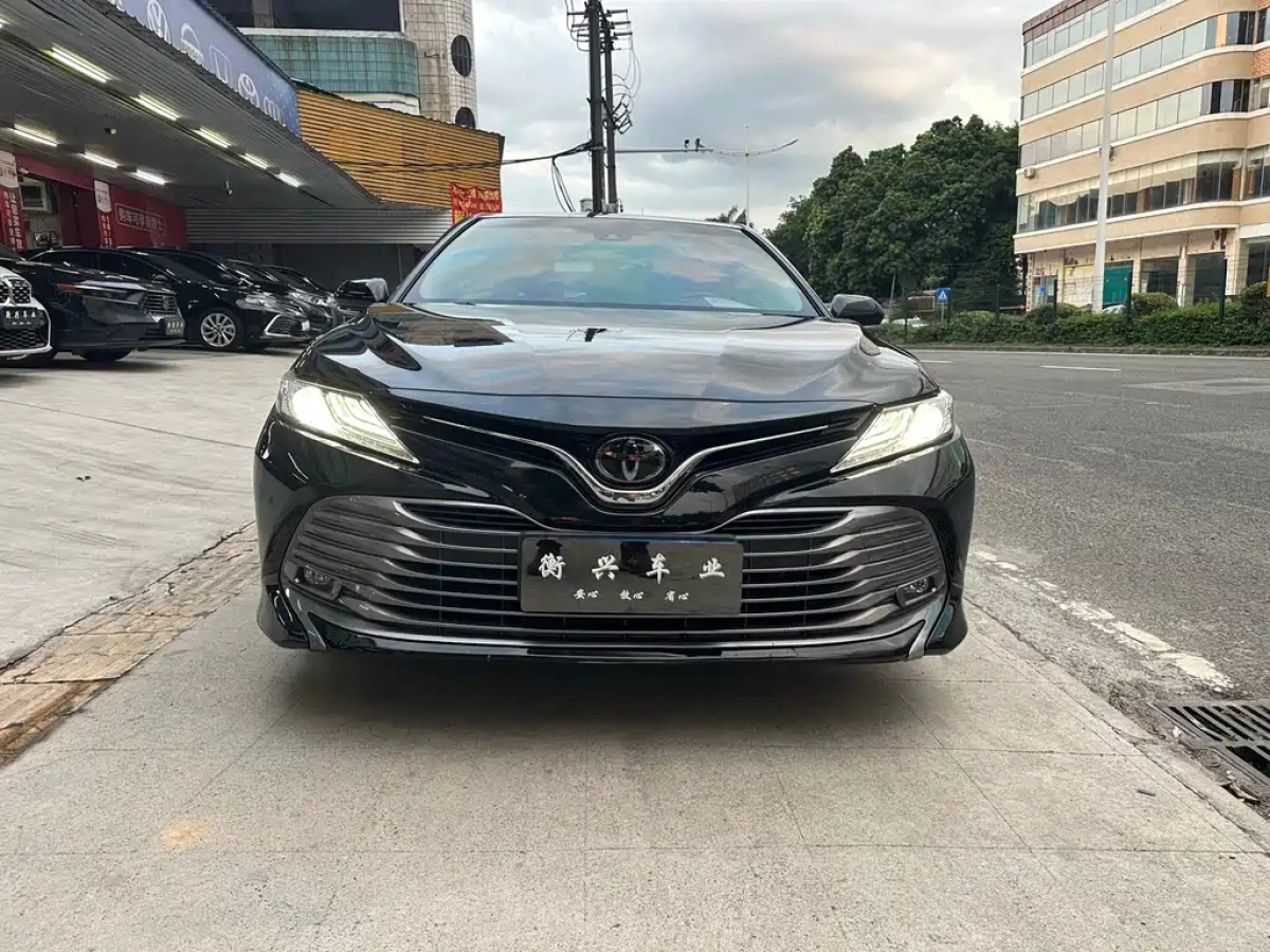 TOYOTA CAMRY