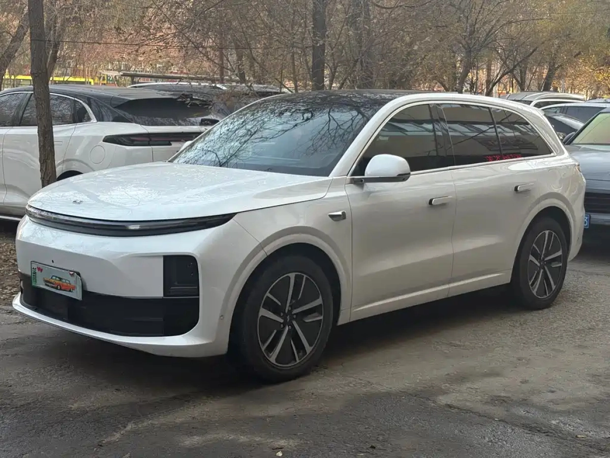 LI AUTO L6  2025