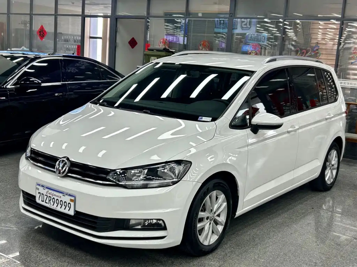 VOLKSWAGEN TOURAN