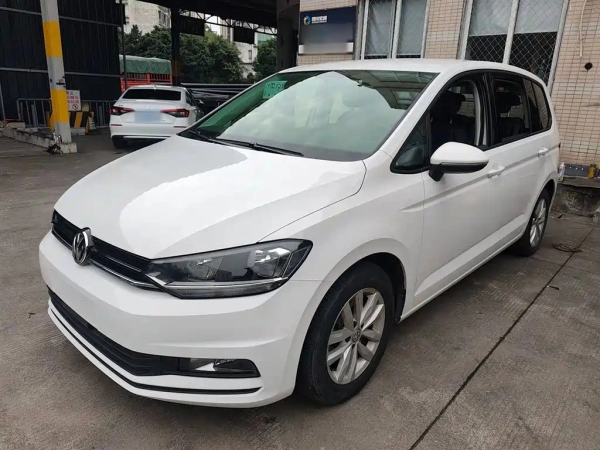 VOLKSWAGEN TOURAN
