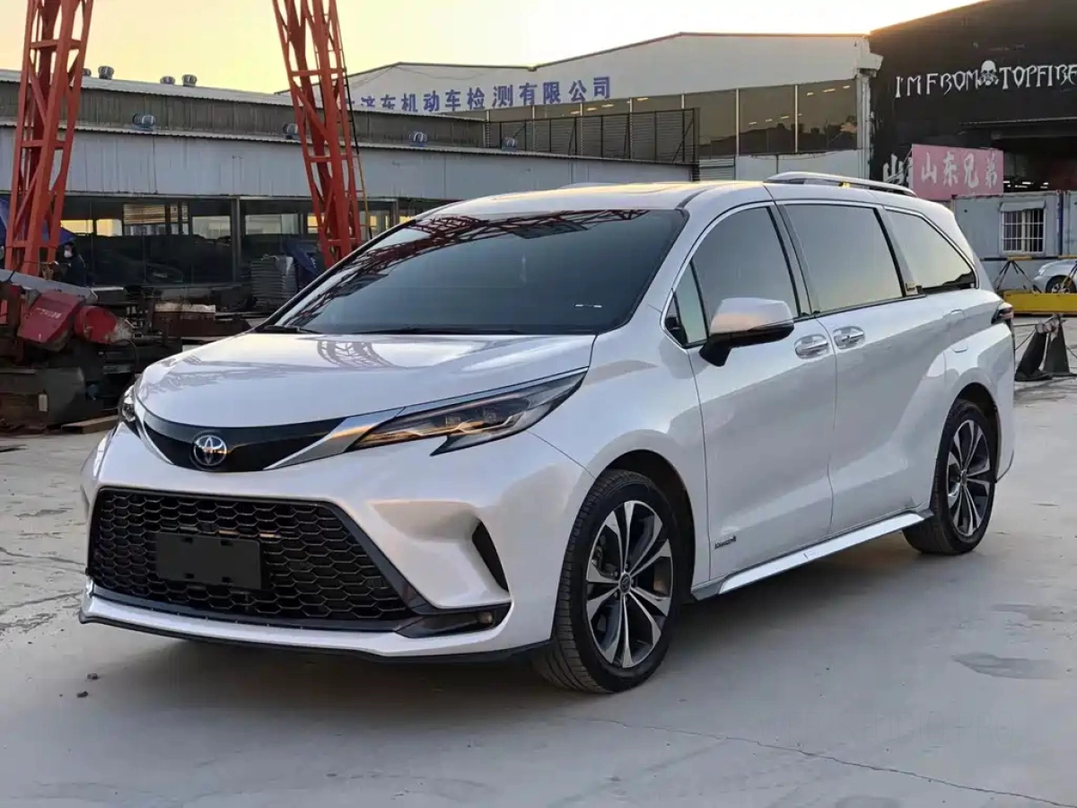 TOYOTA GRANVIA  2023