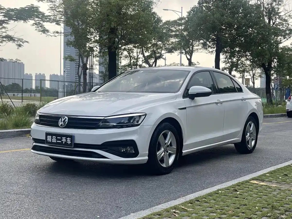 VOLKSWAGEN LAMANDO  2022