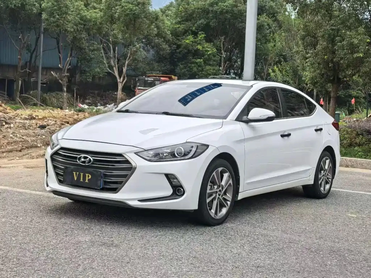 HYUNDAI ELANTRA