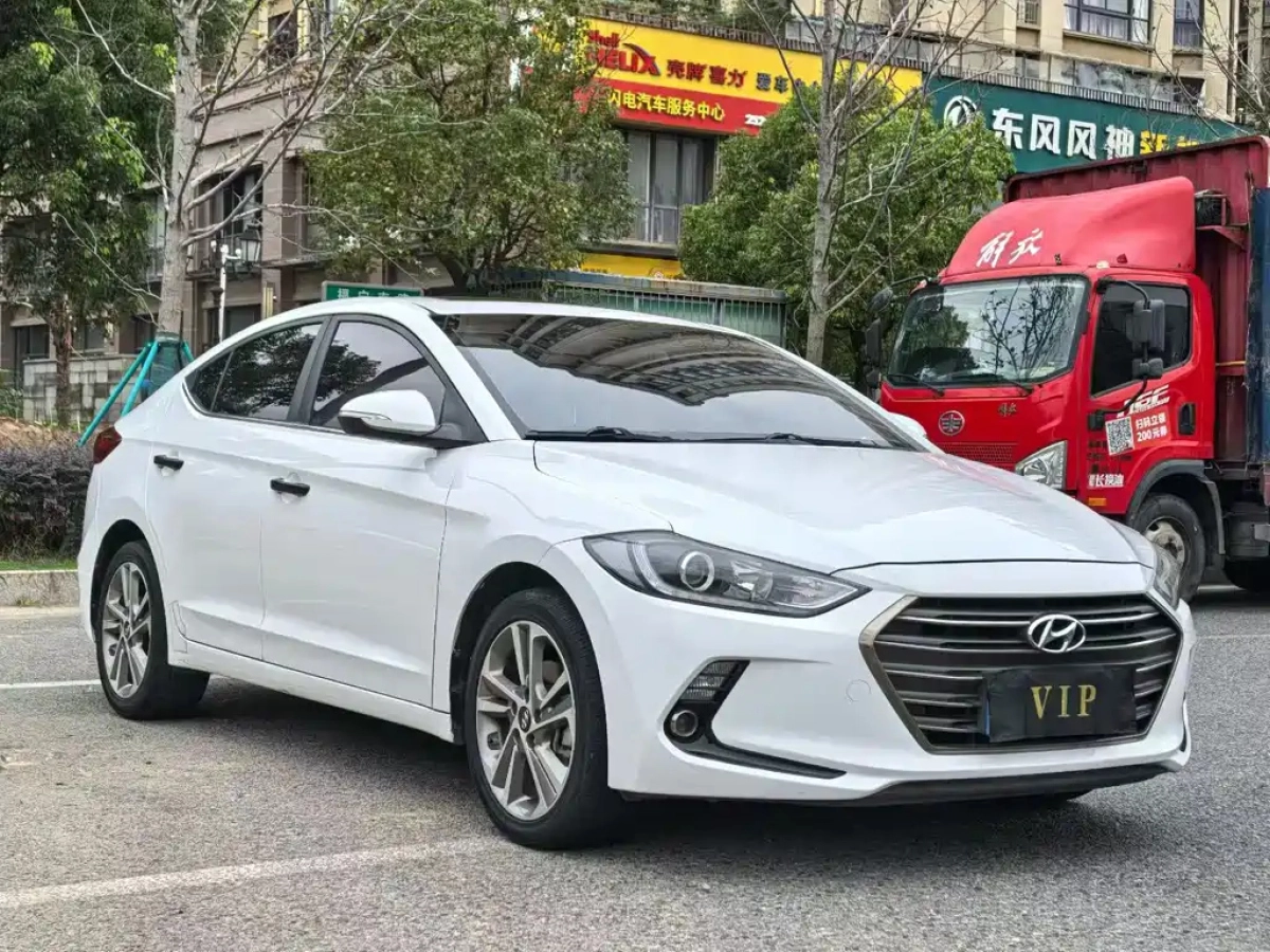 HYUNDAI ELANTRA