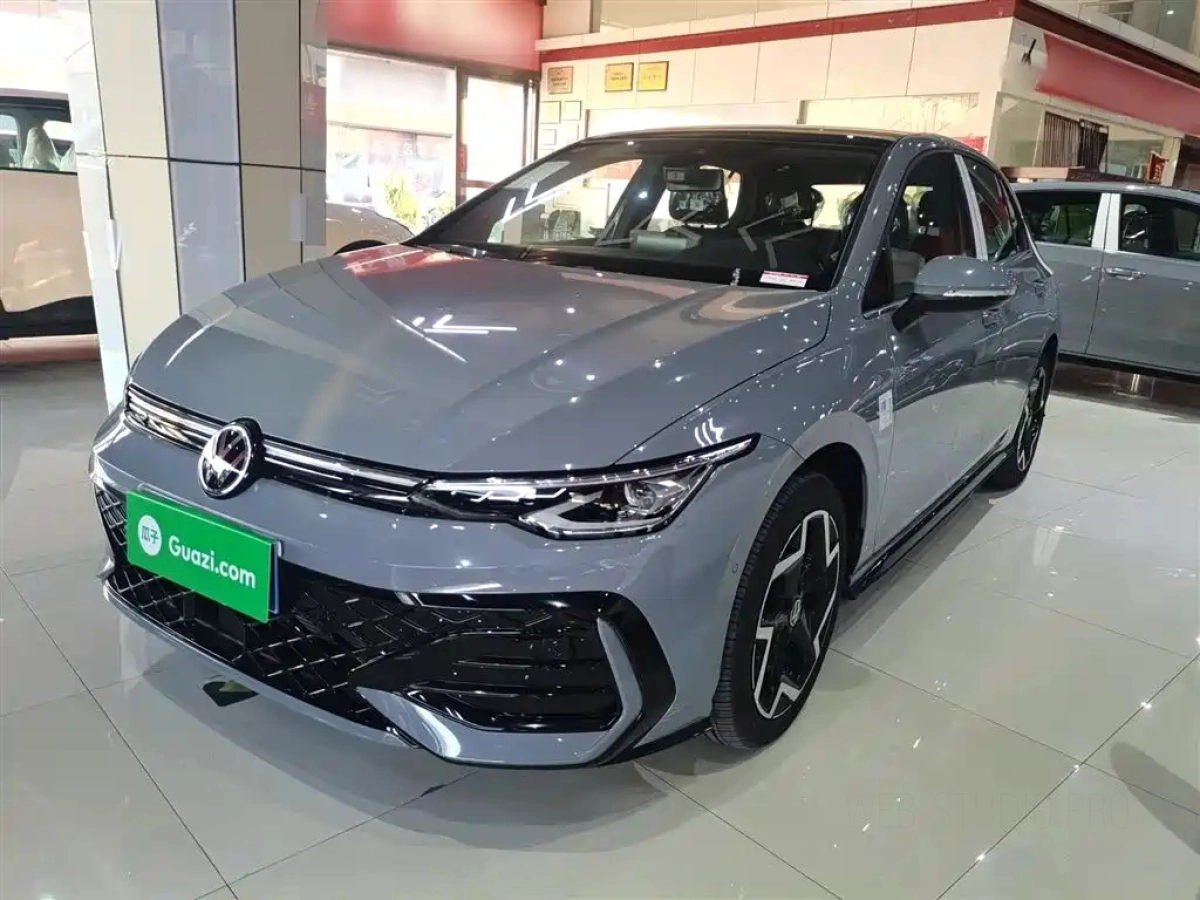 VOLKSWAGEN GOLF  2025