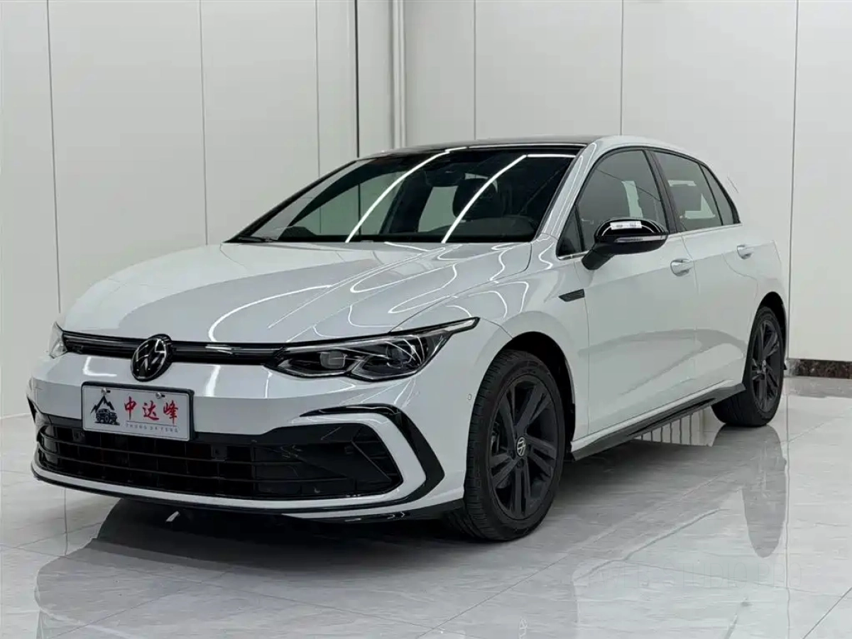 VOLKSWAGEN GOLF  2022