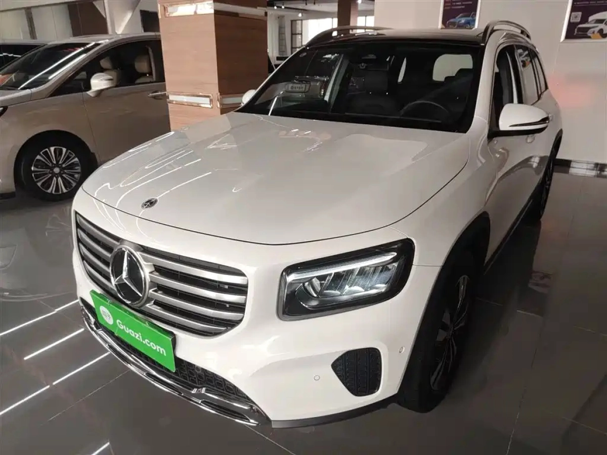 MERCEDES BENZ GLB  2024