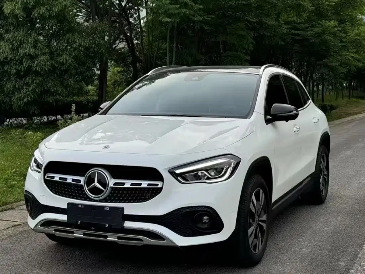 MERCEDES BENZ GLA  2023