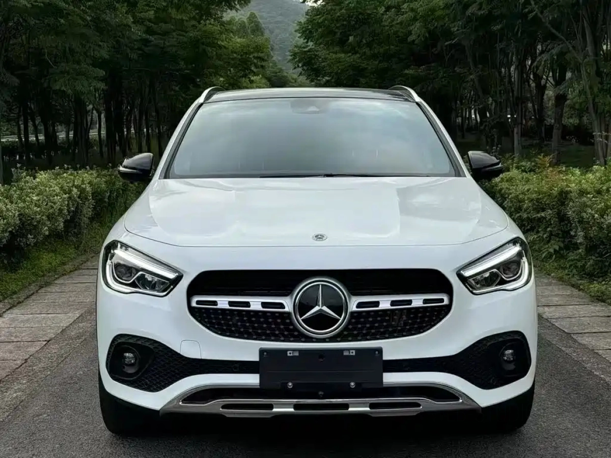MERCEDES BENZ GLA