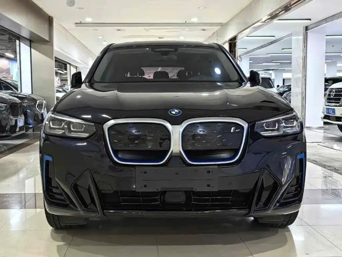 BMW IX3  2021