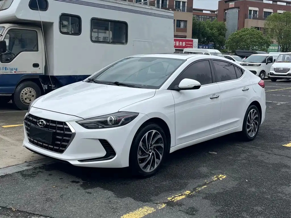 HYUNDAI ELANTRA