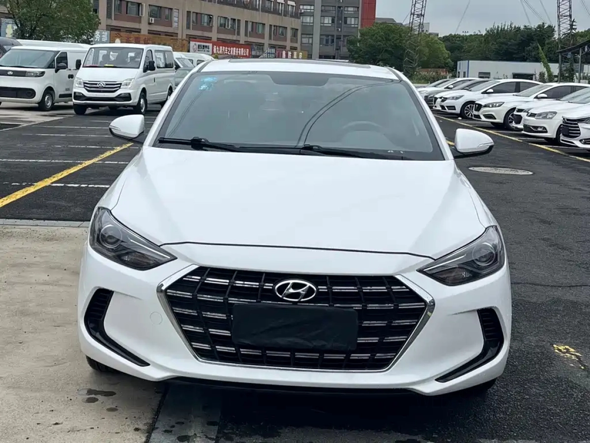 HYUNDAI ELANTRA