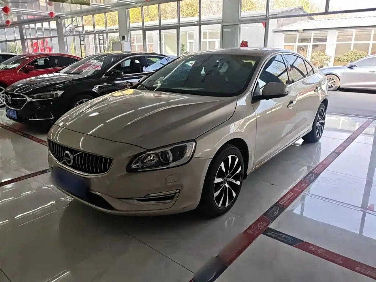 VOLVO S60  2019