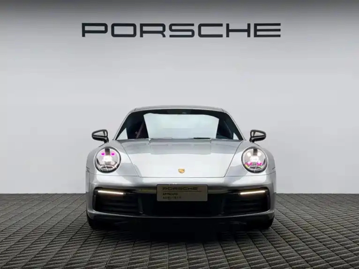 PORSCHE 911