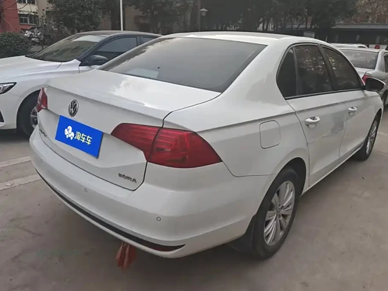 VOLKSWAGEN BORA