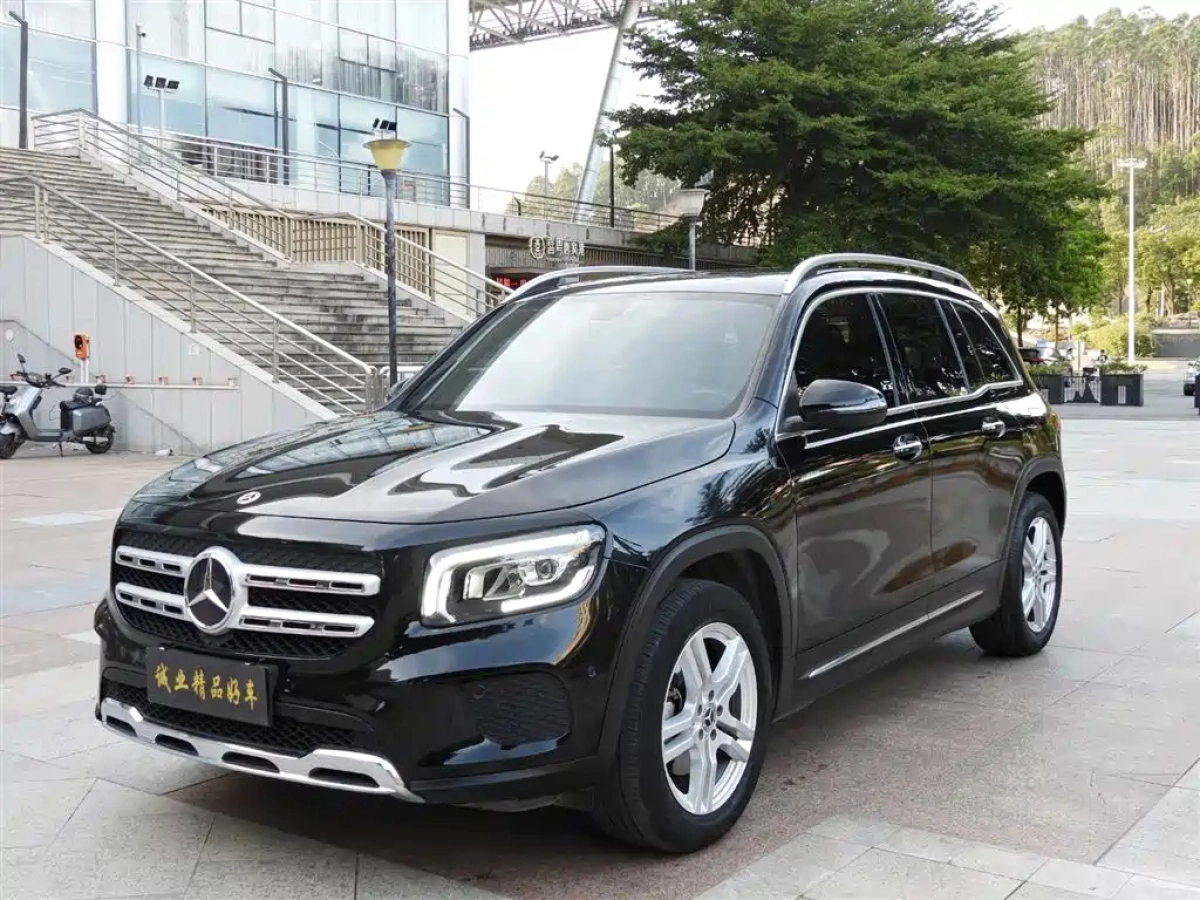 MERCEDES BENZ GLB  2021