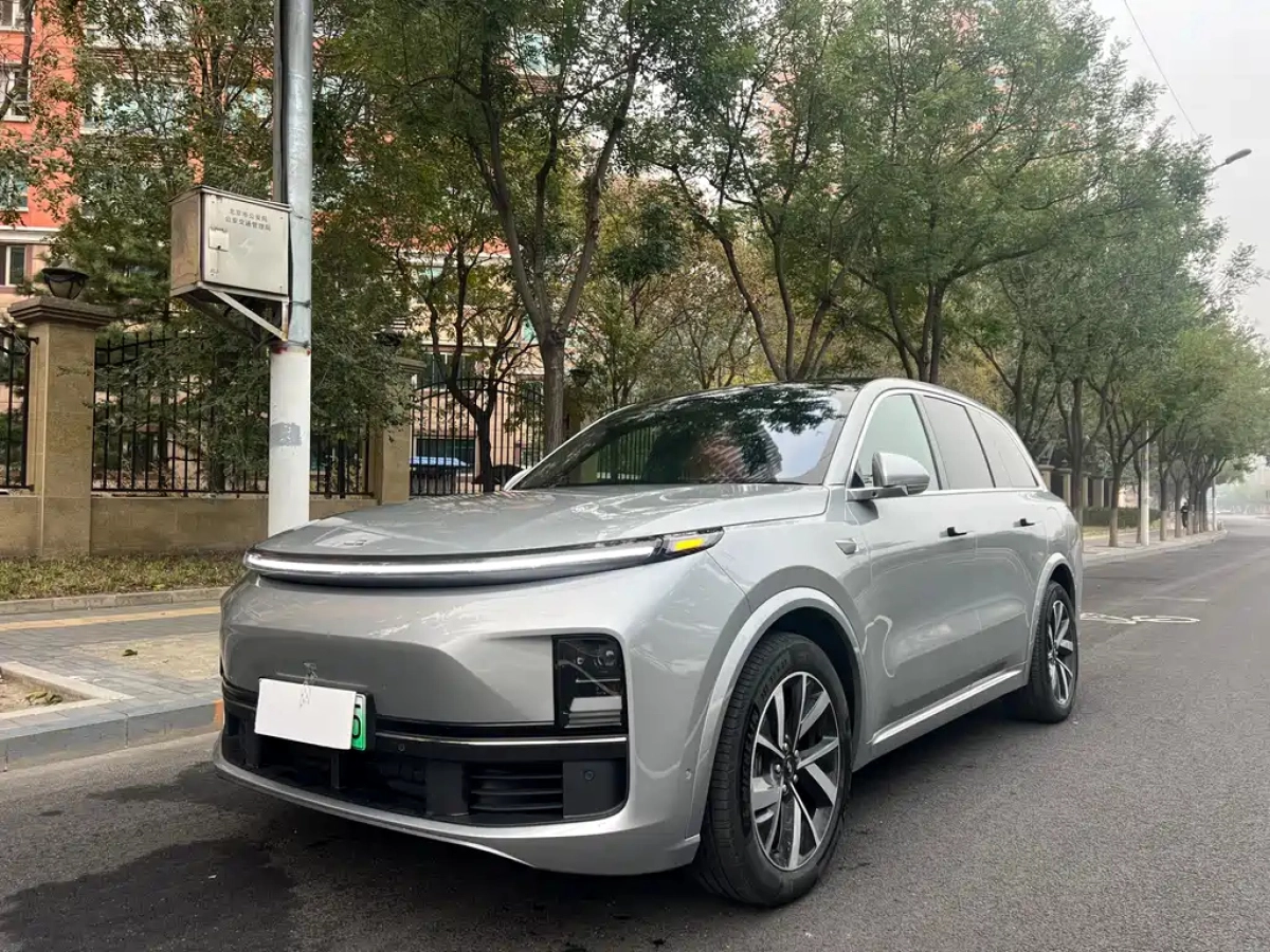 LI AUTO L8  2024