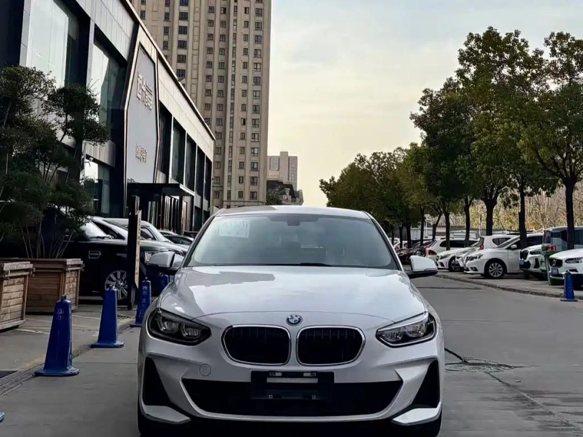 BMW 1-SERIES