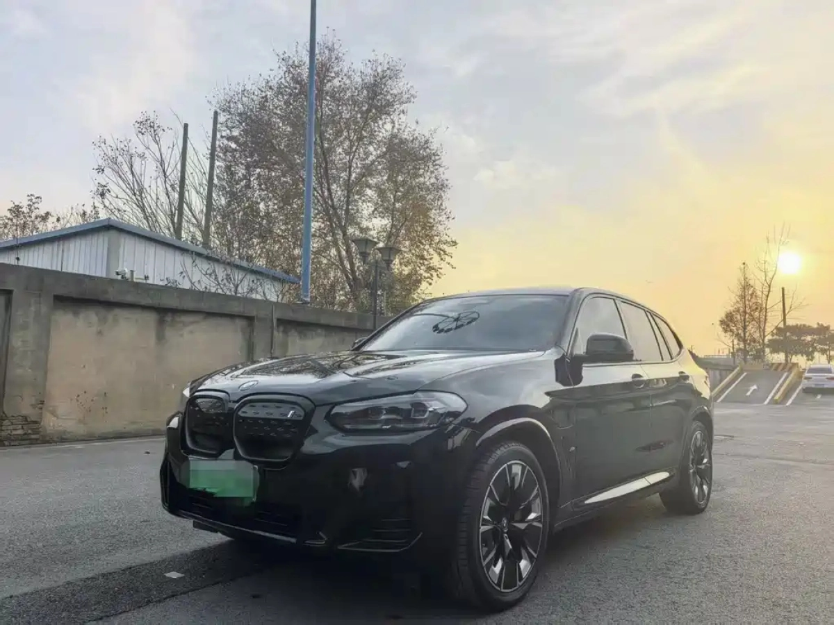 BMW IX3