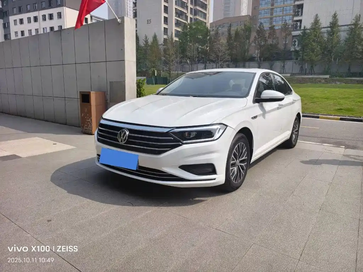 VOLKSWAGEN LAVIDA  2022