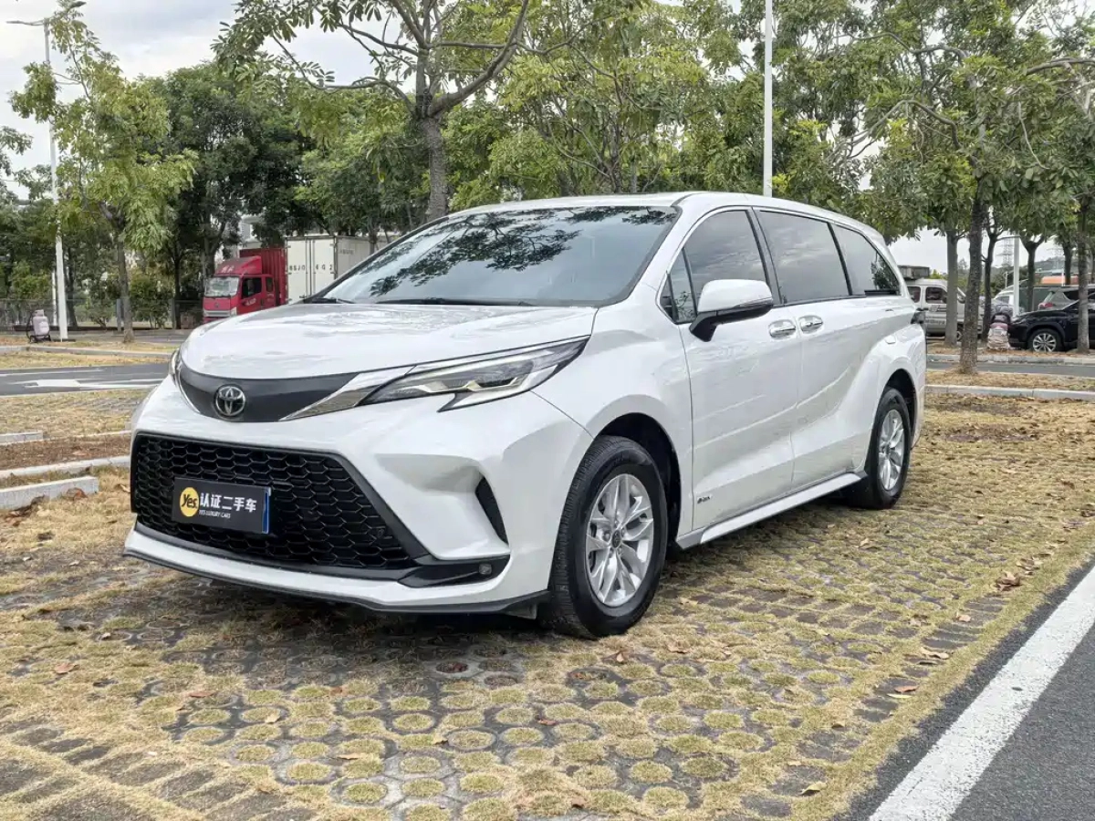 TOYOTA GRANVIA  2024