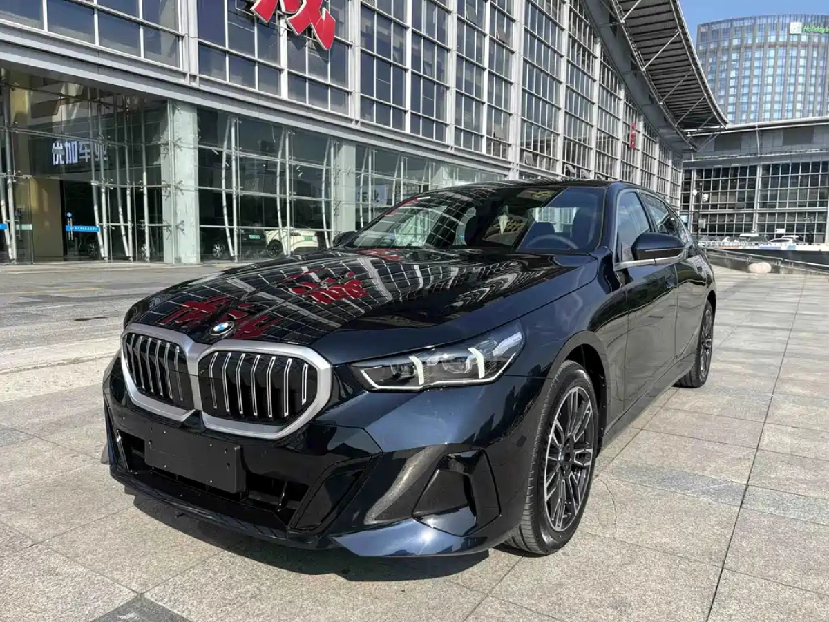 BMW 5-SERIES  2025