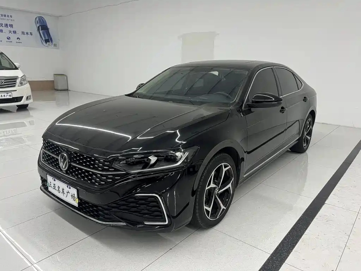 VOLKSWAGEN PASSAT  2024