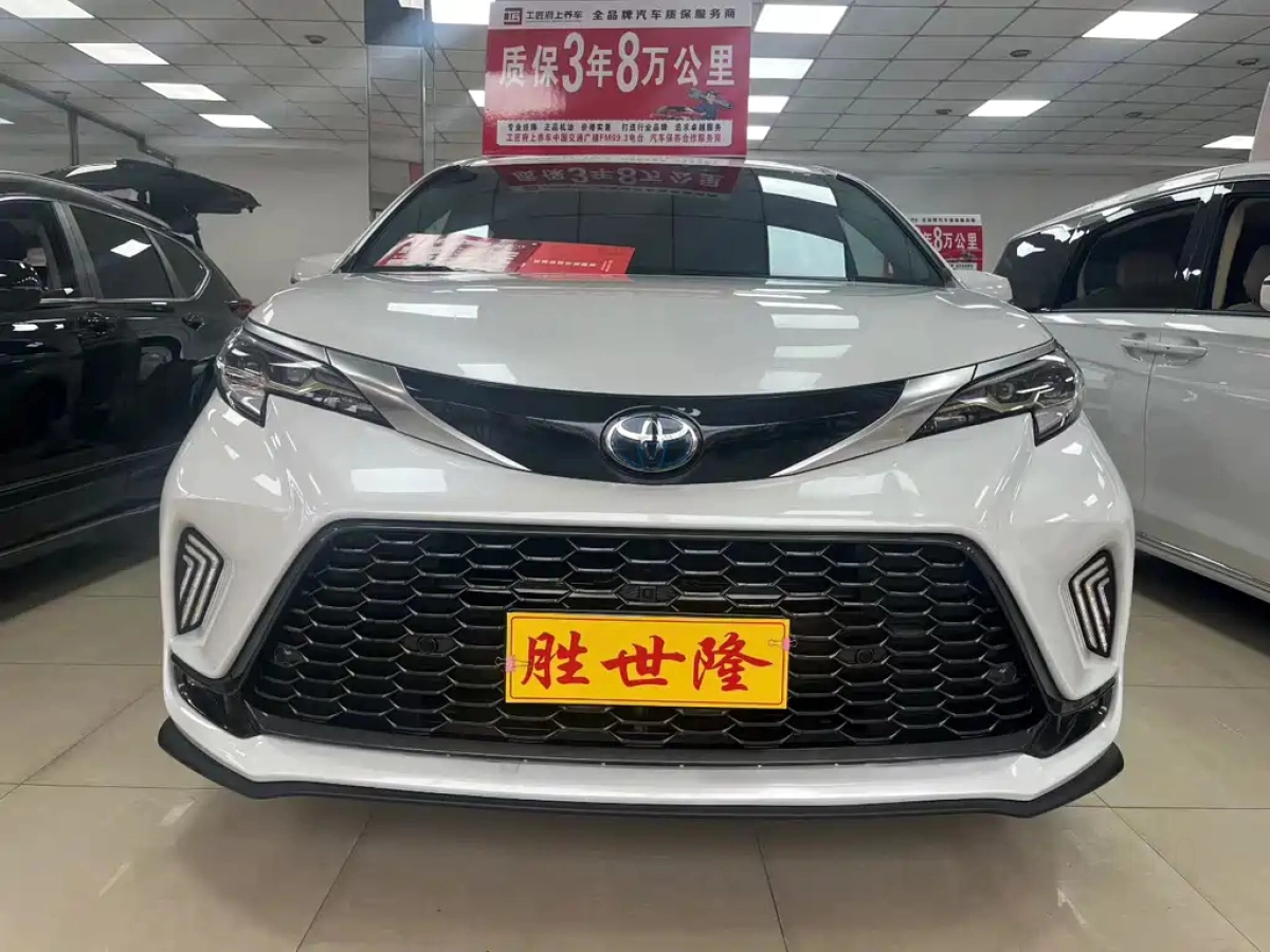 TOYOTA GRANVIA  2024