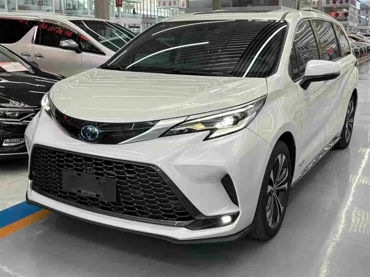 TOYOTA GRANVIA  2023