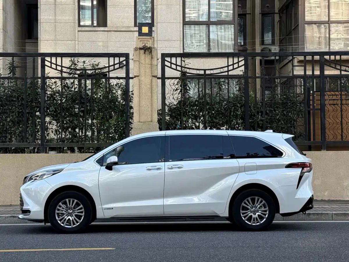 TOYOTA SIENNA SIENNA