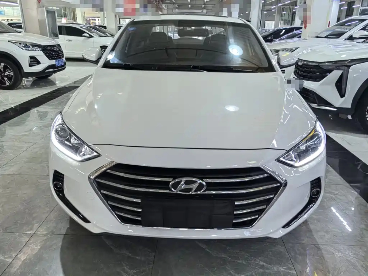 HYUNDAI ELANTRA