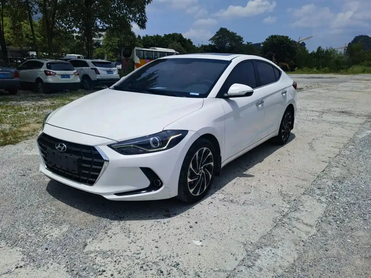 HYUNDAI ELANTRA